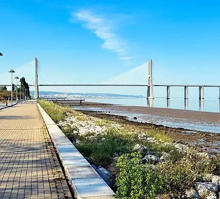 Un De Reve En Plein Coeur Du Pont Vasco De Gamma * 리스본